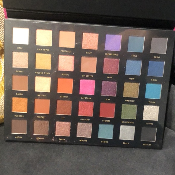 L. A Girl 35 color Eyeshadow Palette - Picture 1 of 5